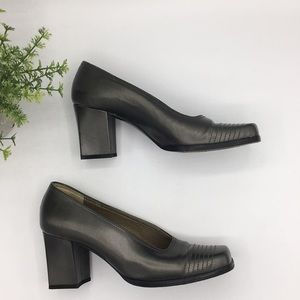 YVES SAINT LAURENT metallic leather gray pumps
